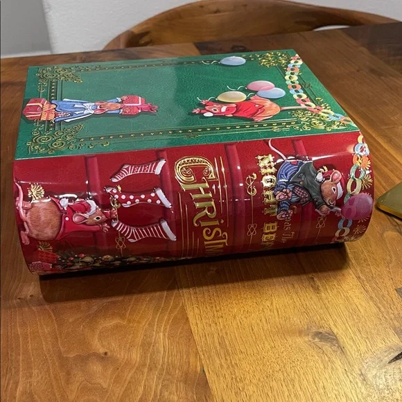 Christmas Storybook with Mice Illustration tin gift box - Picture 6 of 10